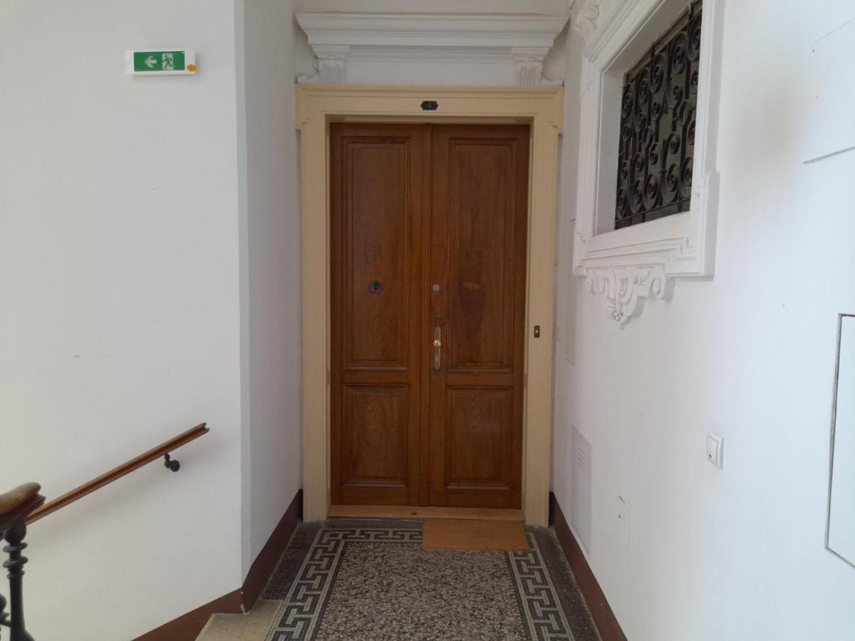 A In A Aristocratic Viena